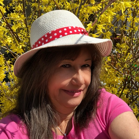 Meet your Posher, Cathie - Picture 3 of 4